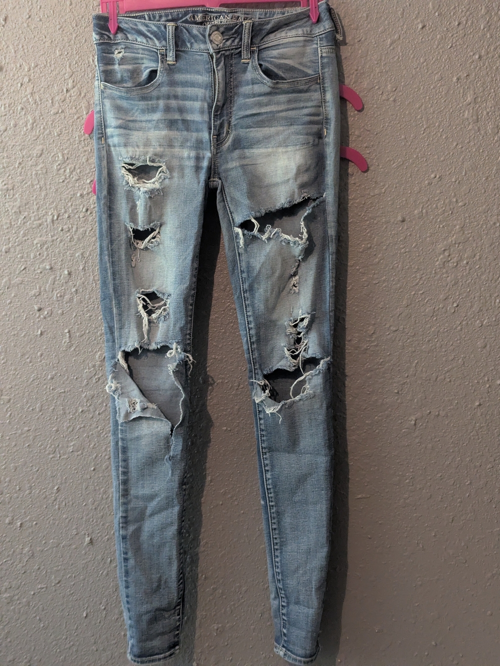 Sz 6 L AE Light Wash Ripped Skinny Jeans